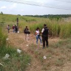 El cadáver fue hallado afuera de una hacienda. Camioneros dieron la voz de alerta.