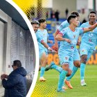 Marlon Granda dejando una velita a la Virgen del Cisne y Libertad sumó su primera victoria.