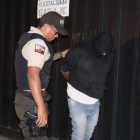 La Policía detuvo a varios sospechosos.