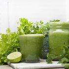 Los jugos detox se han convertido en una tendencia popular en el mundo de la salud y la nutrición.