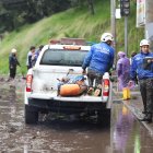 En una camioneta fue trasladado uno de los fallecidos en este aluvión.