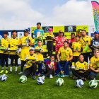 Varios goleros del fútbol profesional junto a los participantes del 2023.