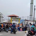 La gente llegó hasta el sitio luego de que el ataque terminó.