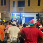 Vecinos se agolparon frente al establecimiento y lamentaron lo ocurrido a La Gata como conocían a la señora.