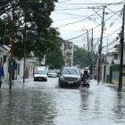 REFERENCIAL. Calles en la ciudad resultan inundadas al caer ligeras lluvias.