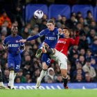 Moisés Caicedo (25) tuvo una mal jugada en el partido ante Manchester United.