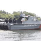 Uniformados del Comando de Guardacostas realizan patrullajes en el Golfo de Guayaquil.