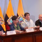 La canciller Gabriela Sommerfeld fue acompañada por otros funcionarios, como Roberto Izurieta, de Comunicación.