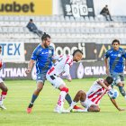 Emelec ante Técnico Universitario uno de sus encuentros más bajos de rendimiento, pero sumó un punto.
