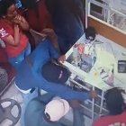Los rateros amenazaron a la cajera y se llevaron la mercadería.