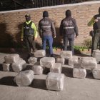 La sustancia estupefaciente fue abandonada en un terreno.