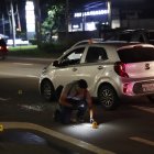 Agentes policiales recabaron indicios balísticos en el vehículo y en sus alrededores.