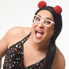 La Palominha gusta escuchar música de despecho junto a sus amigas.