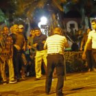 Uno de los moradores lanzó el primer golpe al antiguo administrador.