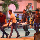 Los cadáveres fueron embarcados en el carro de Medicina Legal y llevados al Laboratorio de Criminalística para la autopsia. En el lugar fueron hallados 18 indicios balísticos