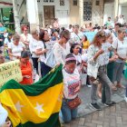 Han llegado con carteles a hacer el pedido.