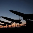 Irán bombardea a Israel y este también responde.