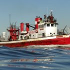 El barco histórico se encontraba parqueado en el puerto de la ciudad.