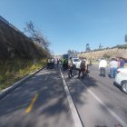 En esta ruta fueron localizados los tres cadáveres. La policía cerró el paso para revisar la escena y levantar indicios.