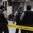 La Policía fue a recabar indicios del crimen.
