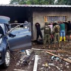 A los tipos se les encontró armas y también dos autos de alta gama.