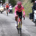 Richard Carapaz se prepara para el Tour de Francia con competencias en Europa.