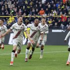 Josip Stanišić marcó el gol del empate de Bayer Leverkusen.