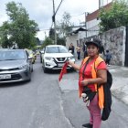 Patricia Chulca es vendedora informal, pero en época electoral ayuda a estacionar carros.