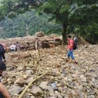 Deslave en Alausí dejó atrapadas a varias personas.