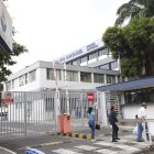 Los detenidos laboraban en esta casa de salud, que pertenece a la Policía Nacional.