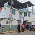 Al doctor Luis Moreira lo sorprendieron en el momento en que entró a su clínica.