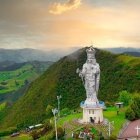 En el cerro Abuga, desde el mirador con la Virgen de la Nube se puede admirar toda la ciudad.
