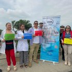 El taller culminó con la colocación de adhesivos con palabras de aliento en el puente de la Unidad Nacional, donde en el pasado han ocurrido intentos de suicidio.