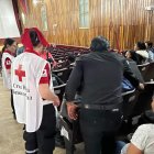 Familiares continúan a la espera de la extracción de los cuerpos.