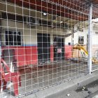 En una de las puertas del inmueble se colocaron sellos de clausura. La propiedad fue cerrada, pero habían dejado un perro adentro.