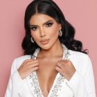 Conny Garcés es ingeniera comercial con mención en finanzas, que trabaja como presentadora de farándula