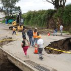 El relleno sanitario, así como la alcantarilla, cedieron ante la presión del agua de lluvia y los escombros de la quebrada.