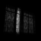 Referencial. Una habitación a oscuras durante el racionamiento de energía