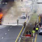 El micro tenía pasajeros a bordo cuando fue reportada la emergencia.