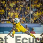 Álex Rangel va ganando minutos en la zaga de Barcelona.