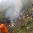 El helicóptero habría caído en el sector La Frutilla y se incendió inmediatamente.