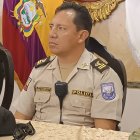 El coronel William Reyes, jefe del Distrito Cuenca de la Policía Nacional, explicó que el accionar del agente implicado en el crimen cumplía con una acción investigativa en la zona de la Feria Libre.