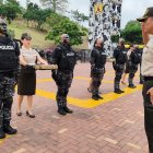 Los nuevos miembros del GOE recibieron su parches, que los identifica como comandos del grupo especial, por parte de la alta cúpula policial.