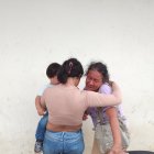 Carmen Acosta llora por la pérdida violenta de su hijo Juan Domingo Castro. Su cuerpo fue llevado hasta la morgue de Salitre, en Guayas.