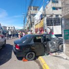 Así quedó uno de los vehículos accidentados, en la Capital