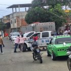 Después del ataque en el barrio Centenario, en otro sector hallaron un vehículo incinerado.