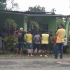 El ataque ocurrió en el exterior de una tienda, donde el hombre estaba bebiendo.