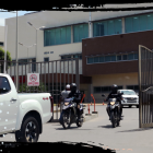 De este hospital se fugaron los dos privados de libertad el pasado 10 de mayo. Policías permanecen de manera permanente en dicha casa asistencial.