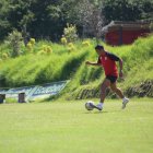 Jefferson Montero, entrenando con la camiseta de AV25.