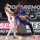 El brasileño Joao Vitor França, de 2.15 m refuerza a Barcelona.